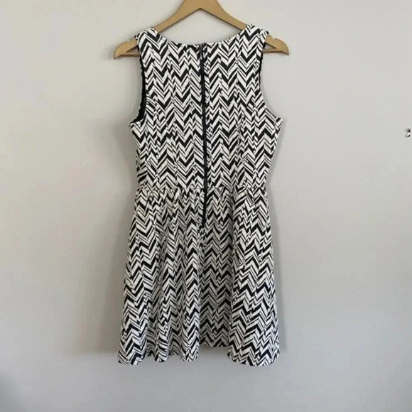 Rewind Black and White Chevron Dress - Picture 6 of 8